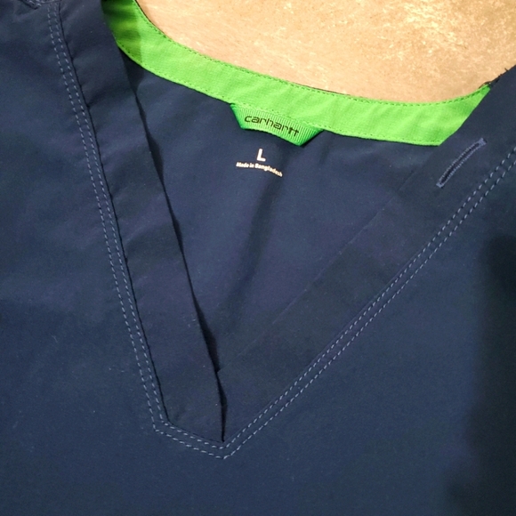 Carhartt Force Scrub Fitted Top. Dark Blue with Green Accents. Size L. - Picture 4 of 9